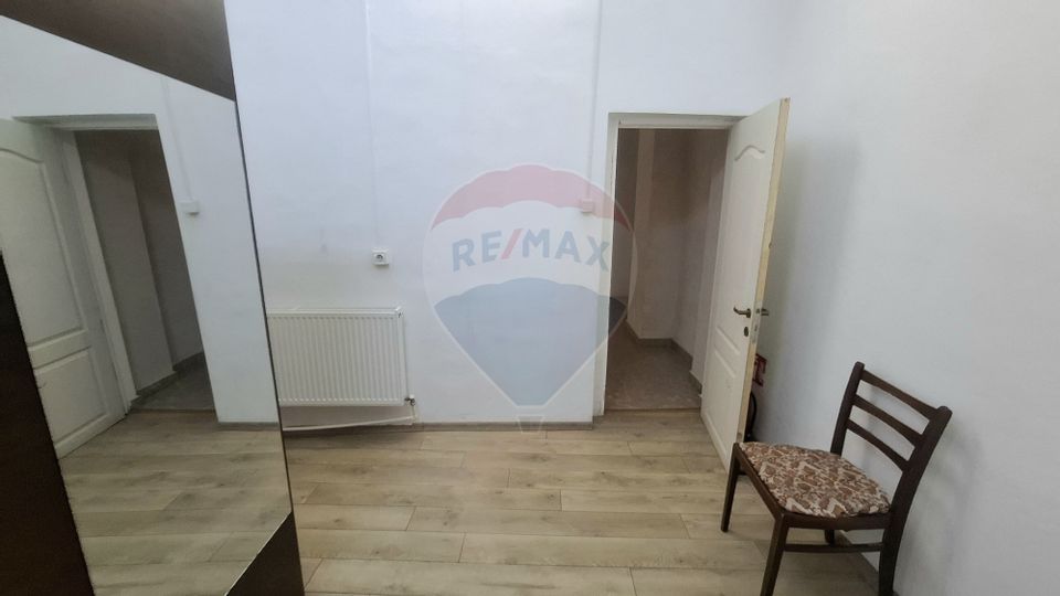 50sq.m Commercial Space for rent, Ultracentral area