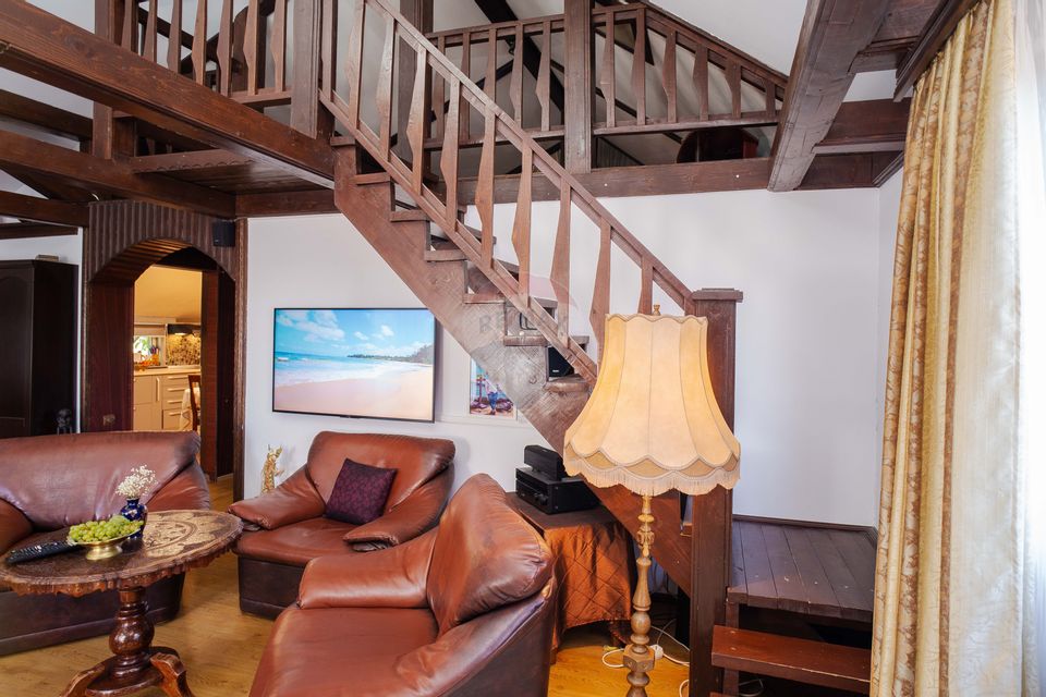 Casă / Vilă spatioasa cu teren in zona centrala Sararie