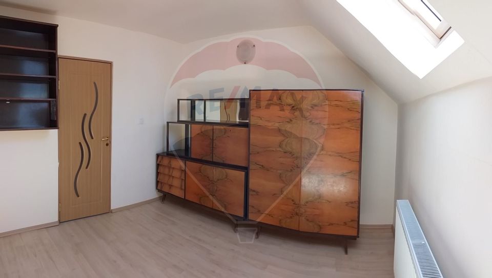 Casă / Vilă cu 5 camere de vânzare