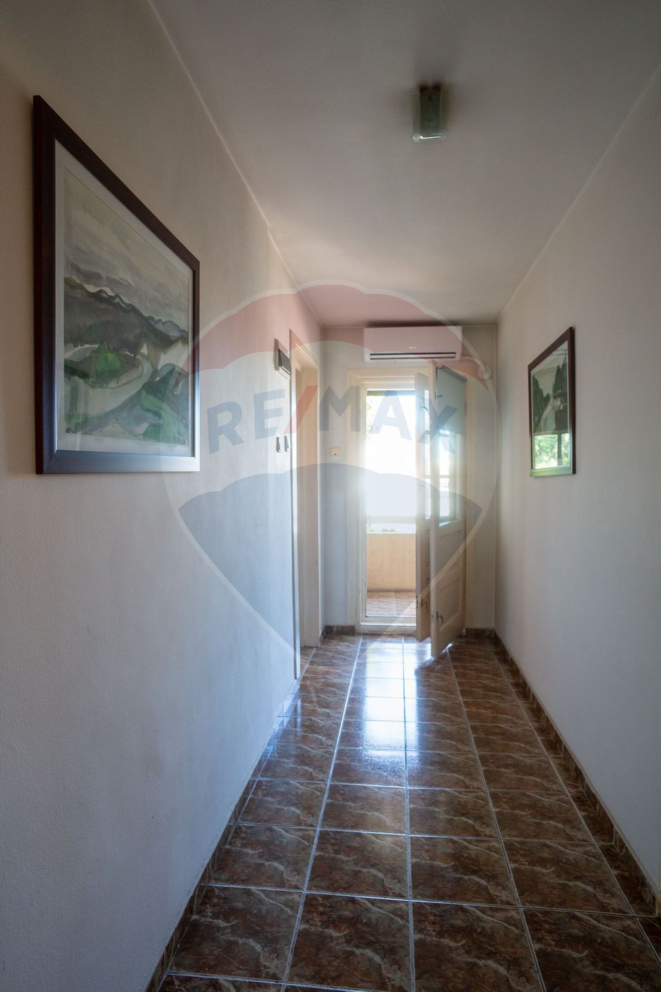 Casă / Vilă cu 10 camere si teren generos, Sos. Salaj