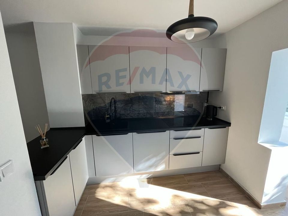 Apartament cu 3 camere de închiriat în zona Decebal