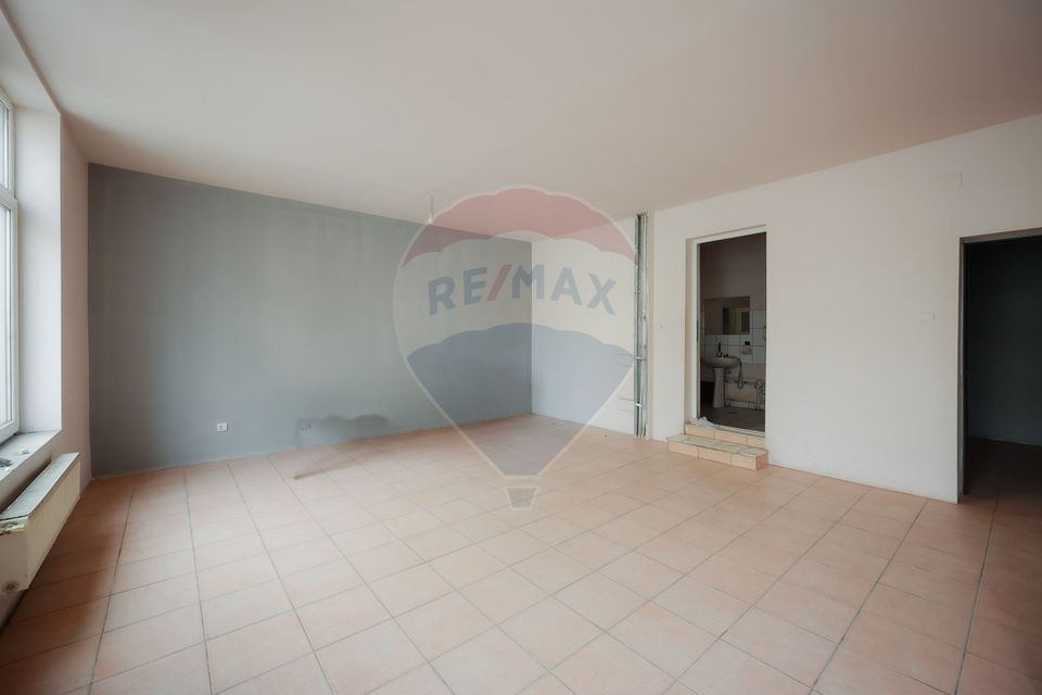 8 room House / Villa for sale, Iosia area