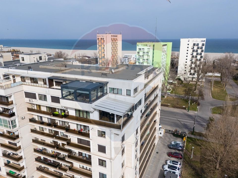 Penthouse de vanzare in Mamaia vedere frontala lac si marea Neagra