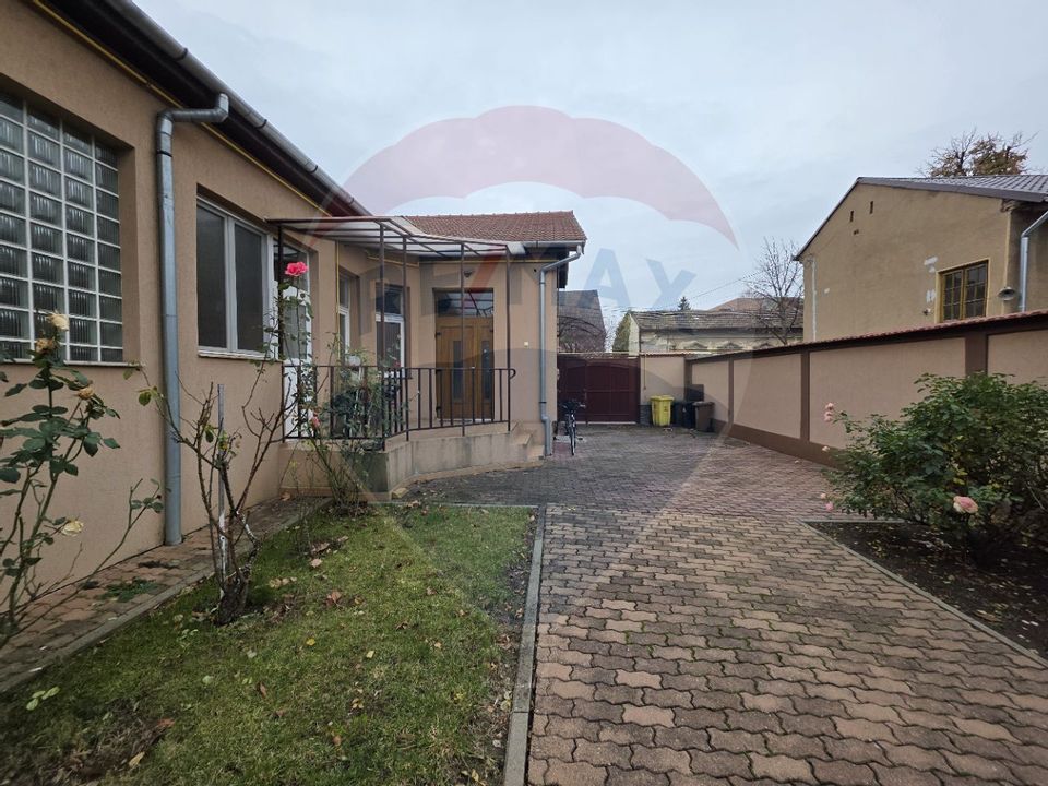 Inchiriere casă cu terasa si curte zona Piata Mica Spitalul Judetean
