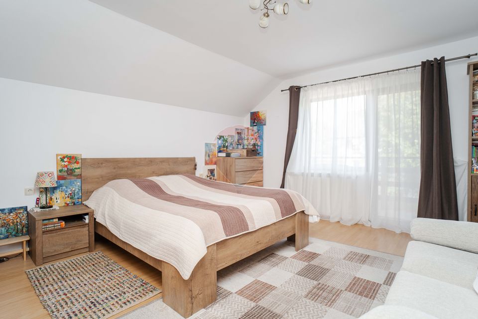 Casă cu Piscină de Vânzare, 500mp Teren, Str. Victoriei-Valea Lupului