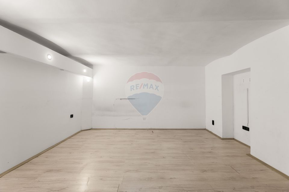 Casă spațioasă de închiriat pe Malul Mureșului