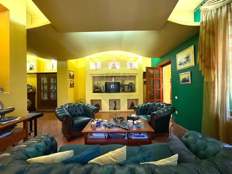 8 room House / Villa for sale, Central area