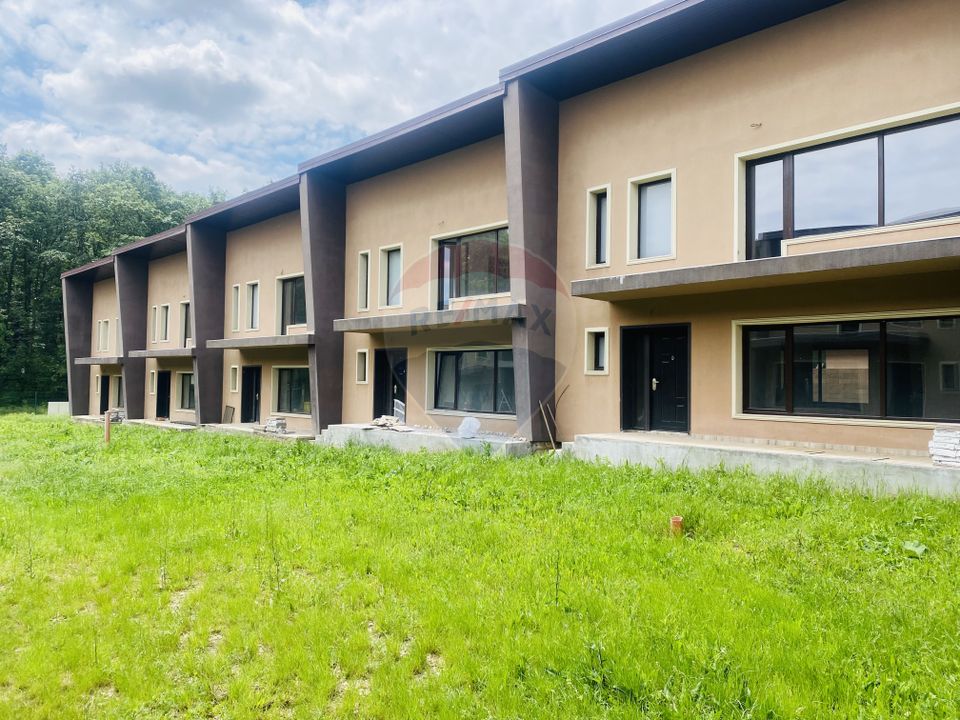 4 room House / Villa for sale