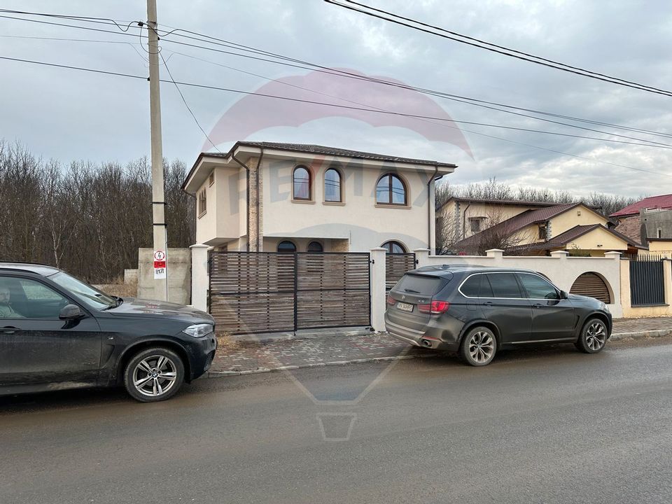 Casa/Vilă cu spatele la padure Vanatori