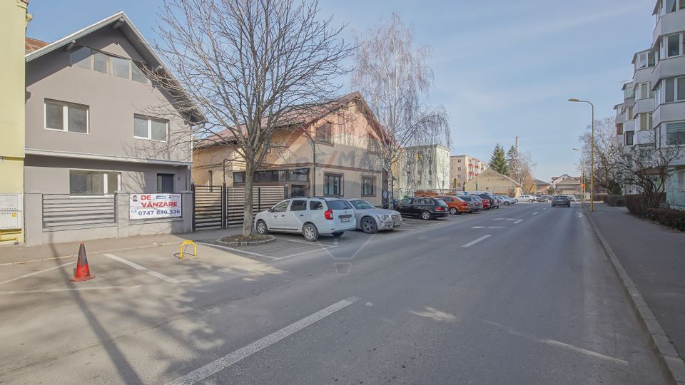 Versatile property in Brasov – Ideal for home or business!