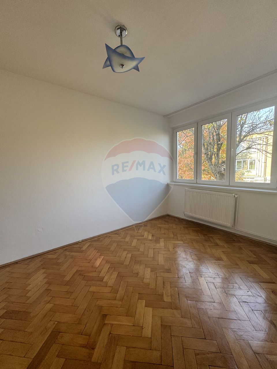 Apartament de închiriat 2 camere 250 Euro(G Coșbuc/ Etaj 2)