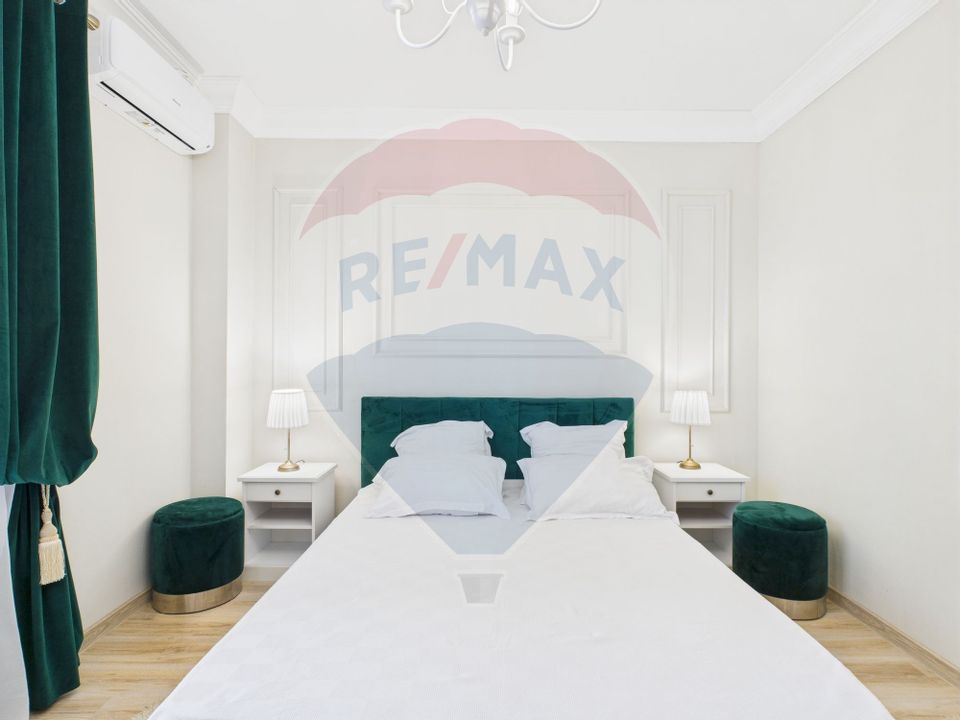 De vanzare | LUX |  Navodari | 3 camere | 300m plaja |