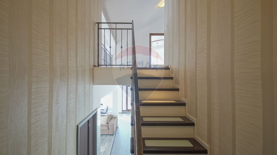 De vanzare penthouse in Tractoru, 3 camere, mobilat si utilat