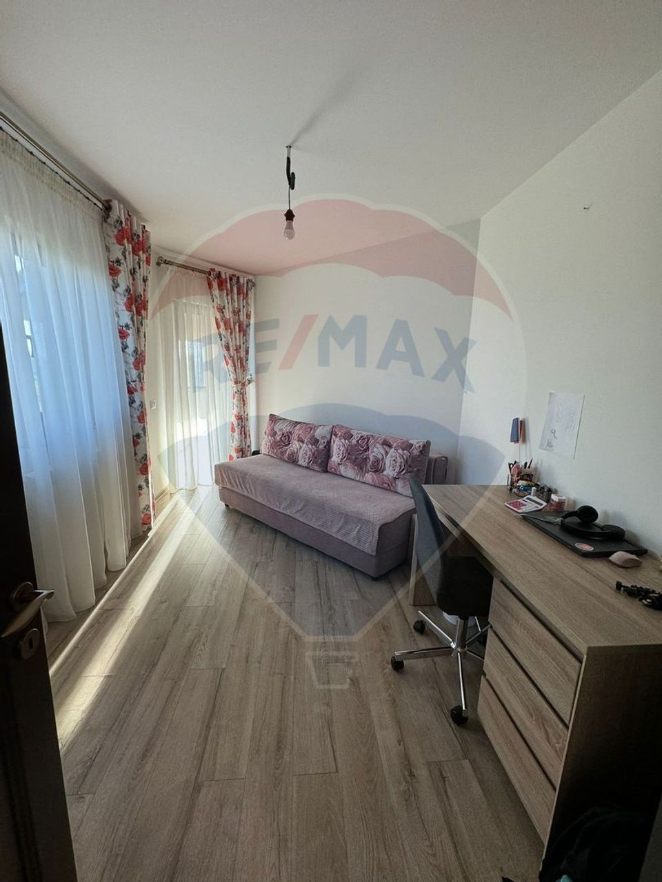 Casă / Vilă deosebită în Golești S+P+1E