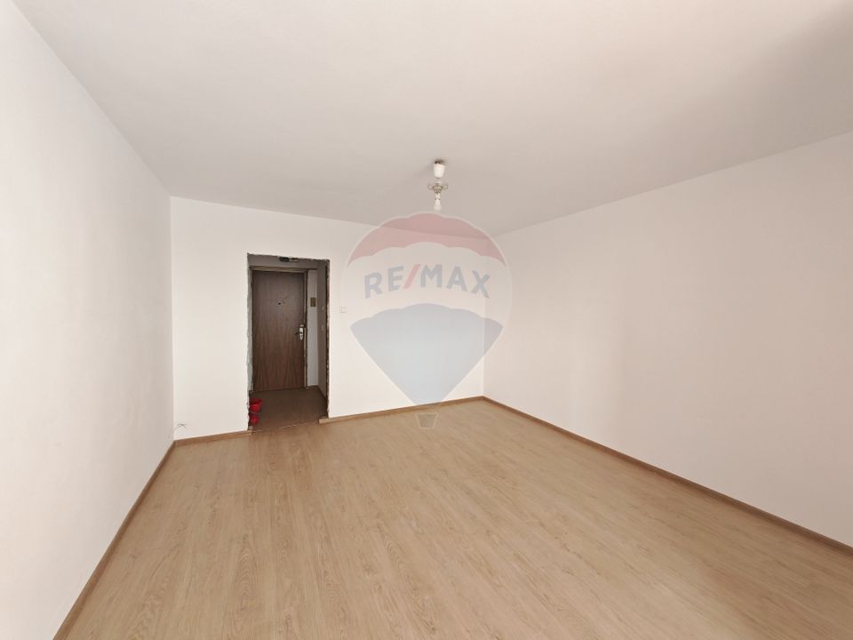 Garsoniera de vanzare metrou Favorit