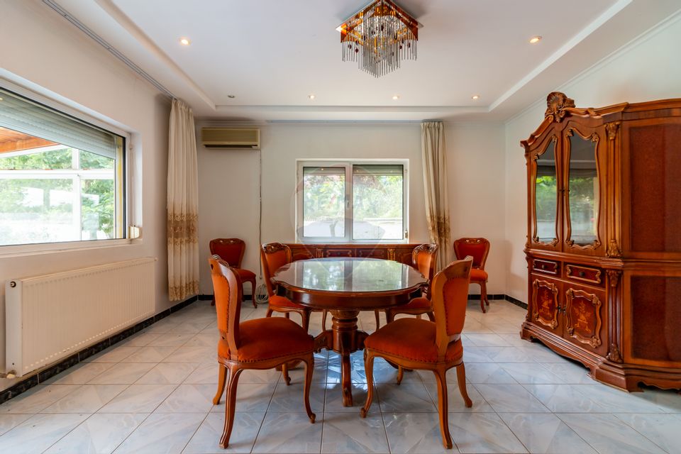 Snagov Villa for Sale | Pool, Orchard, 8 Rooms | 3077 sqm land