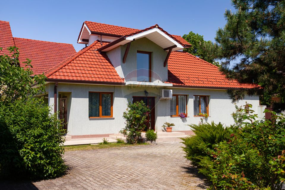 Casă cochetă de vânzare, teren 954 mp, posibil parcelare, în Subcetate