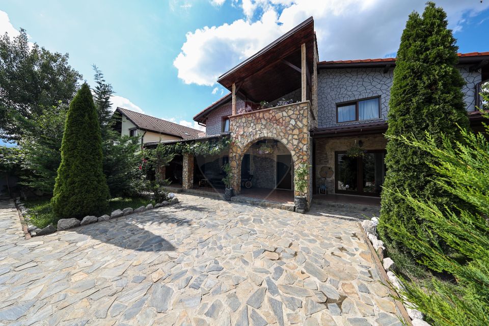 Conac, proprietate unica, in mijlocul naturii, Sacele!