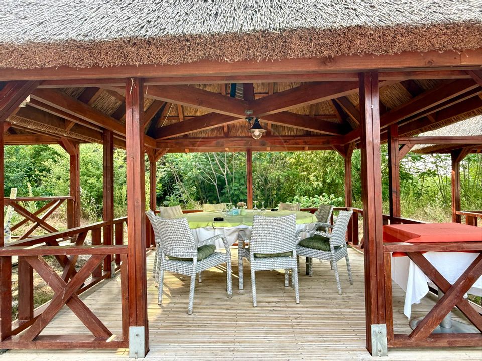 Hotel - Pensiune cu 14 duplexuri  de vânzare  CASA CU STUF Olimp