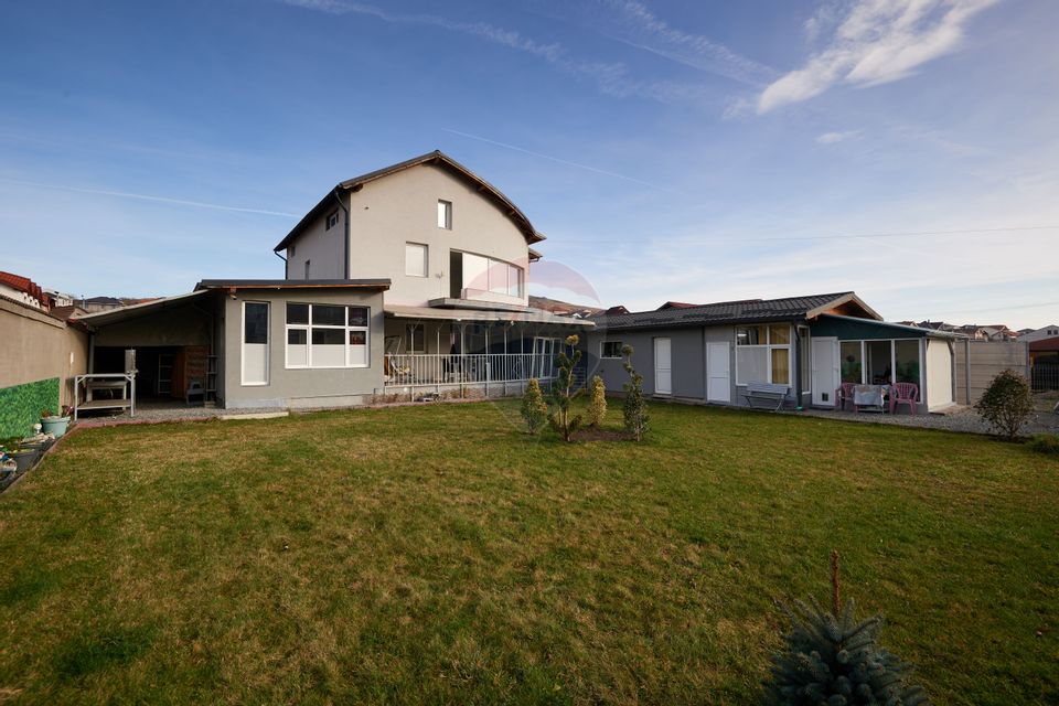 Cladire de vanzare in zona de nord 390 mp, curte generoasa