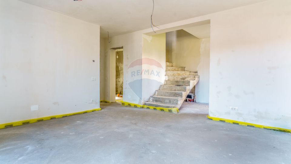 4 room Apartment for sale