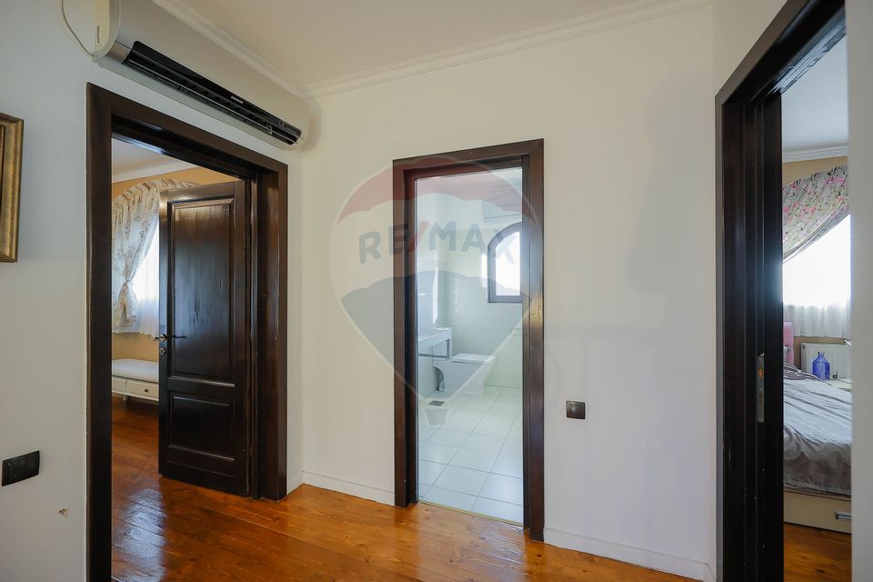 Casă / Vilă cu 5 camere de vânzare în zona Dealuri Oradea