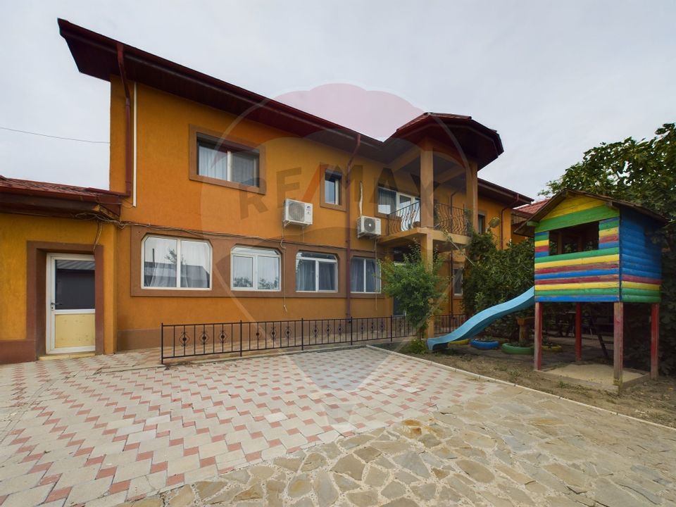 8 room House / Villa for sale