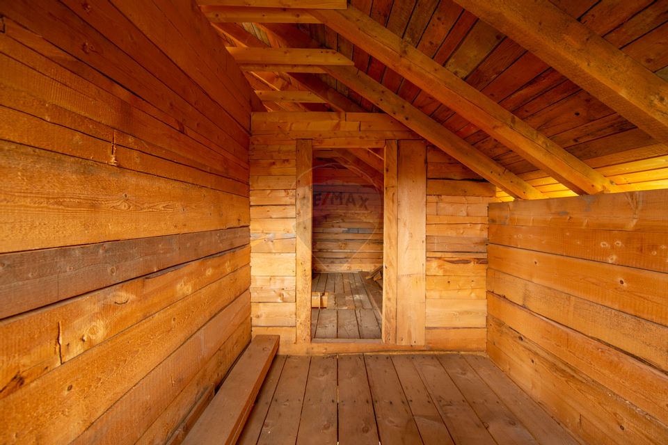 Duplex spațios – oportunitate pentru dezvoltatori sau două familii