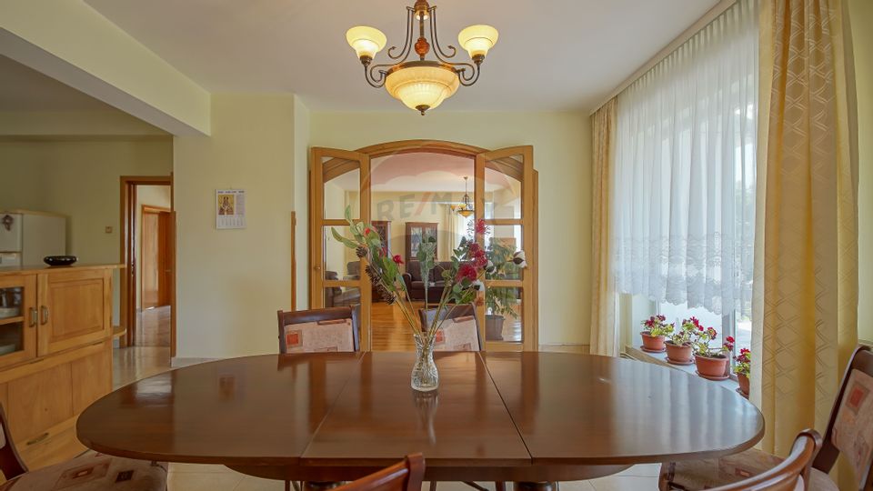 Vila impunatoare, rezidenta cu pretentii, Tractorul, Brasov