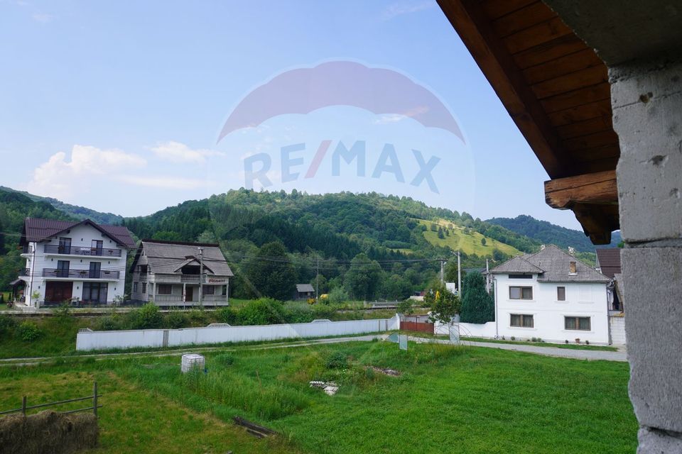 Casă cu 5 camere de vânzare, Moisei