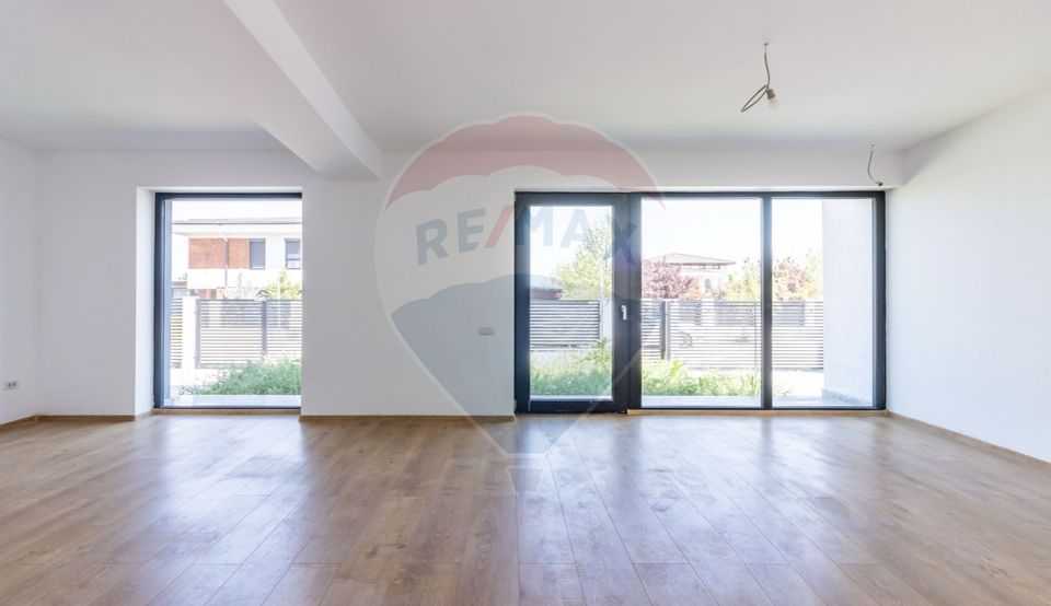 Casă / Vilă de vanzare cu 5 camere, adiacent Martha Bibescu, Mogosoaia