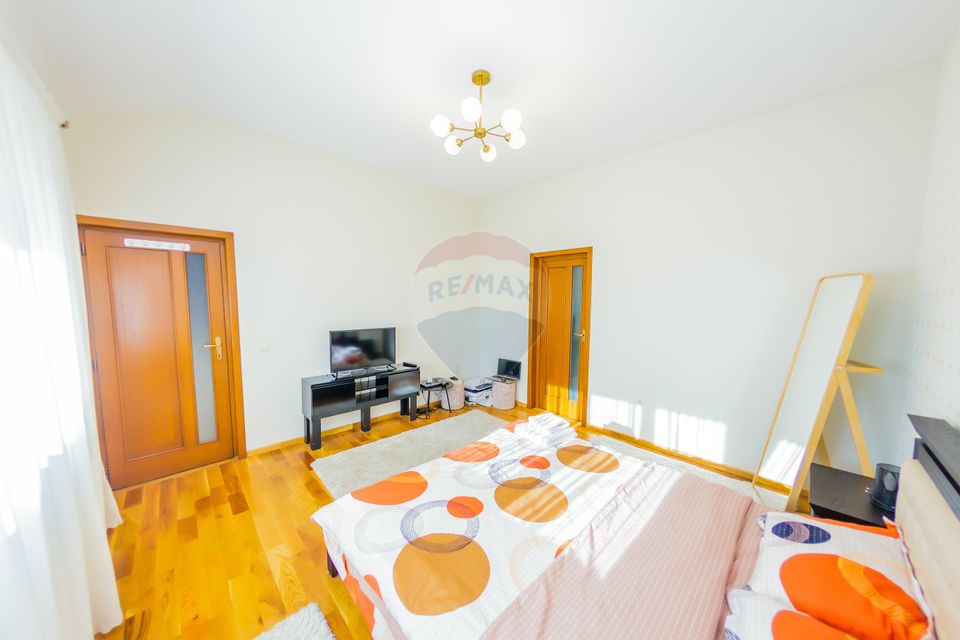 VILA CU TEREN GENEROS DE VANZARE/SCHIMB CU CASA