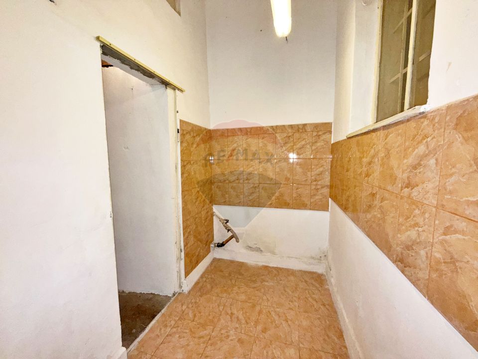 41.82sq.m Commercial Space for sale, Dragasani area