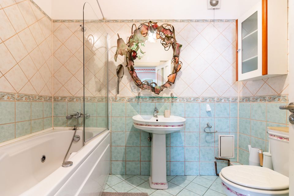 3-room apartment and open-space attic Amzei | English