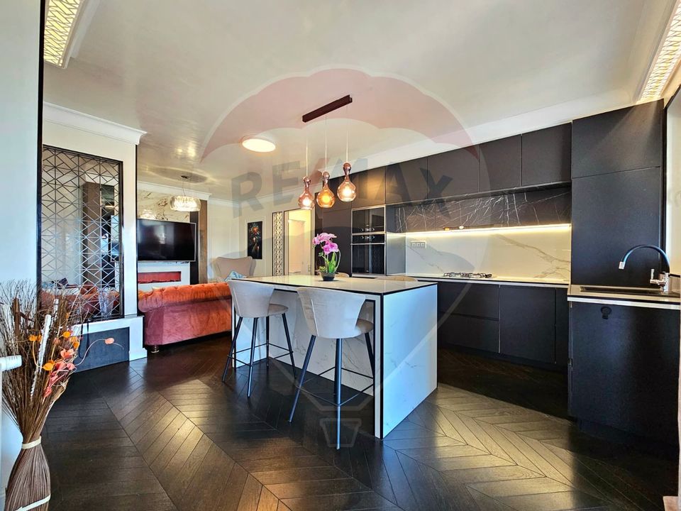 Inchiriere penthouse superfinisat cu 3 camere in zona Centrala