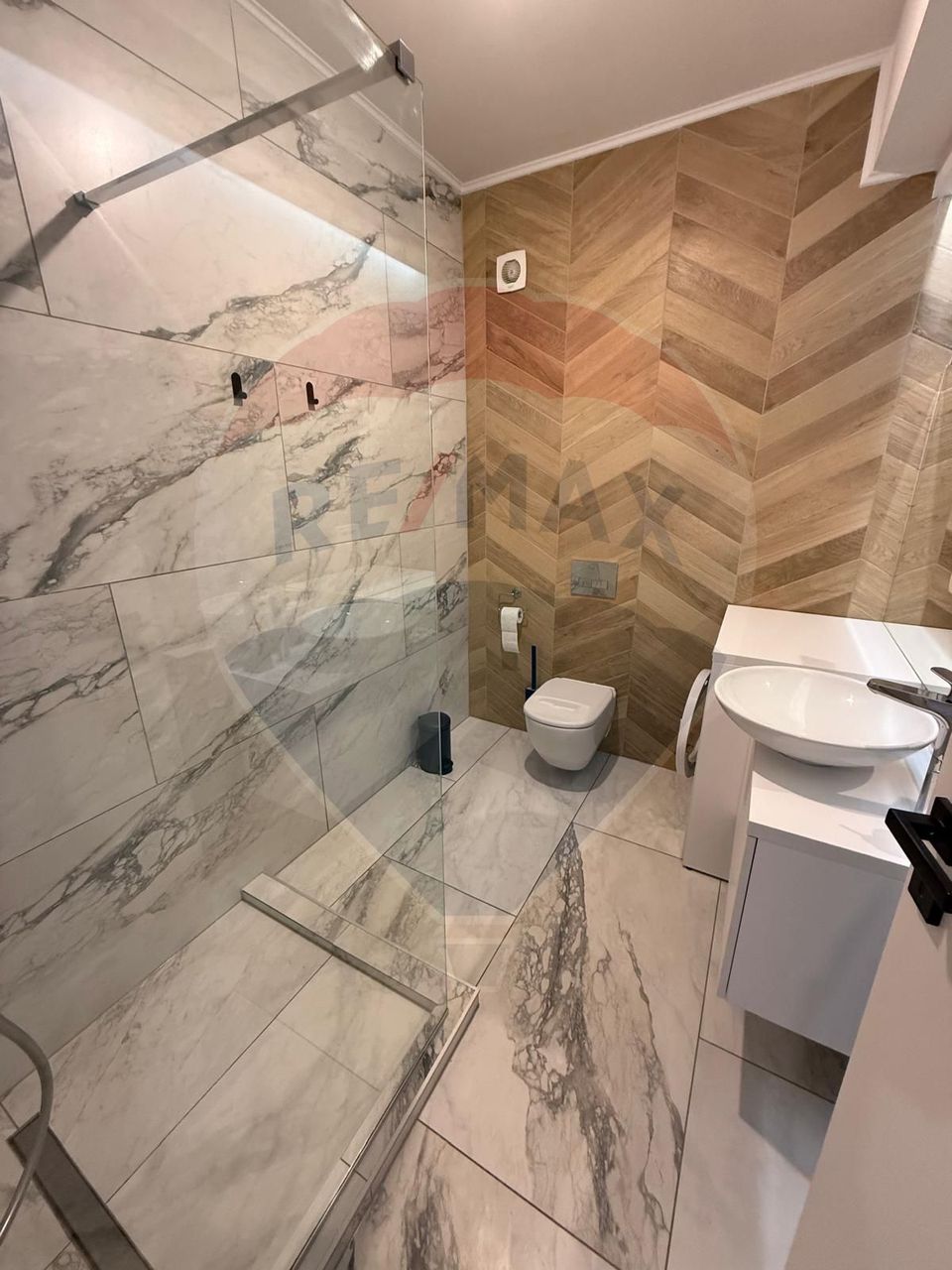 De închiriat apartament 2 cam. Ultralux Bloc Boutique zona Prima Shops