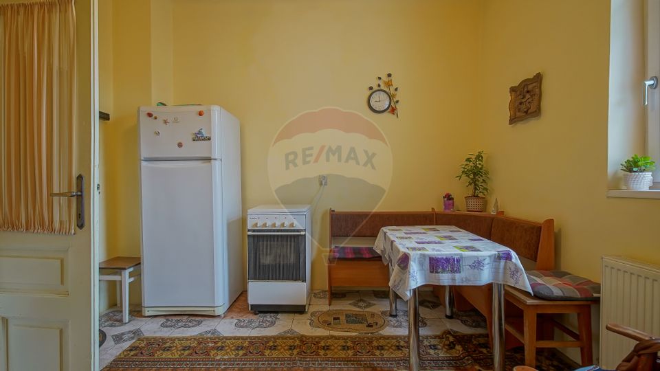 Casă / Vilă cu 5 camere de vânzare în zona Schei, Cotun 9