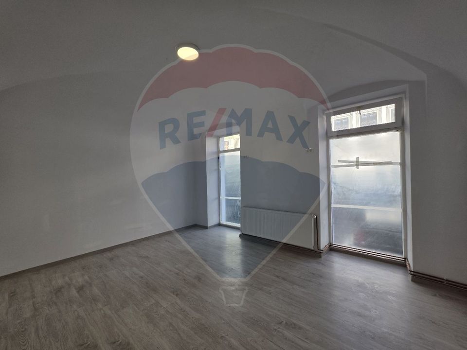 80sq.m Commercial Space for rent, Ultracentral area
