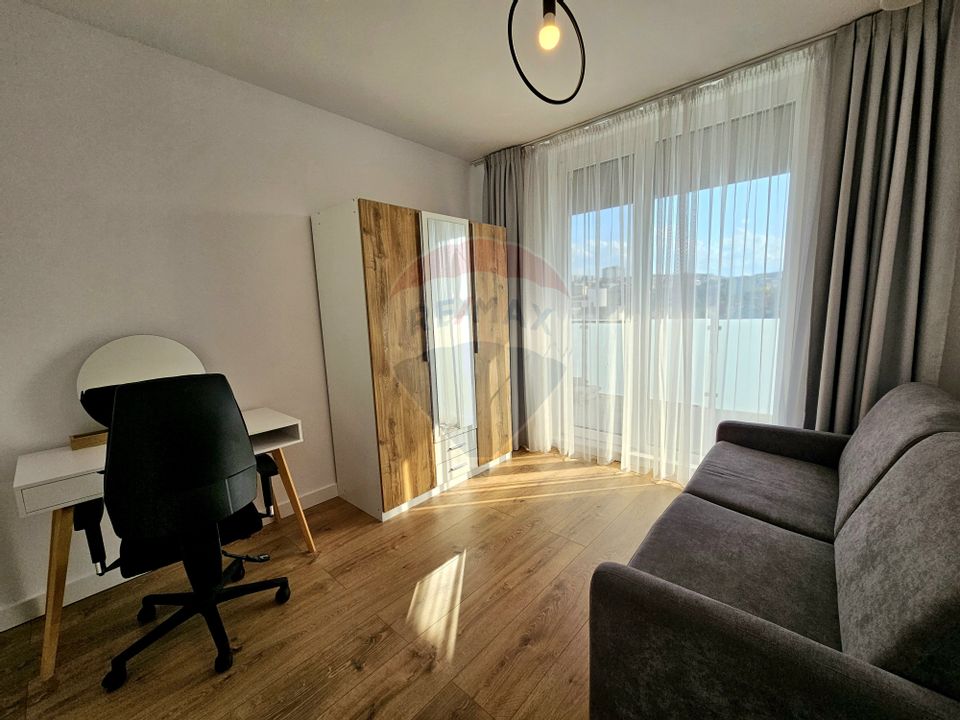 Penthouse superb cu 4 camere de închiriat în zona Andrei Muresanu