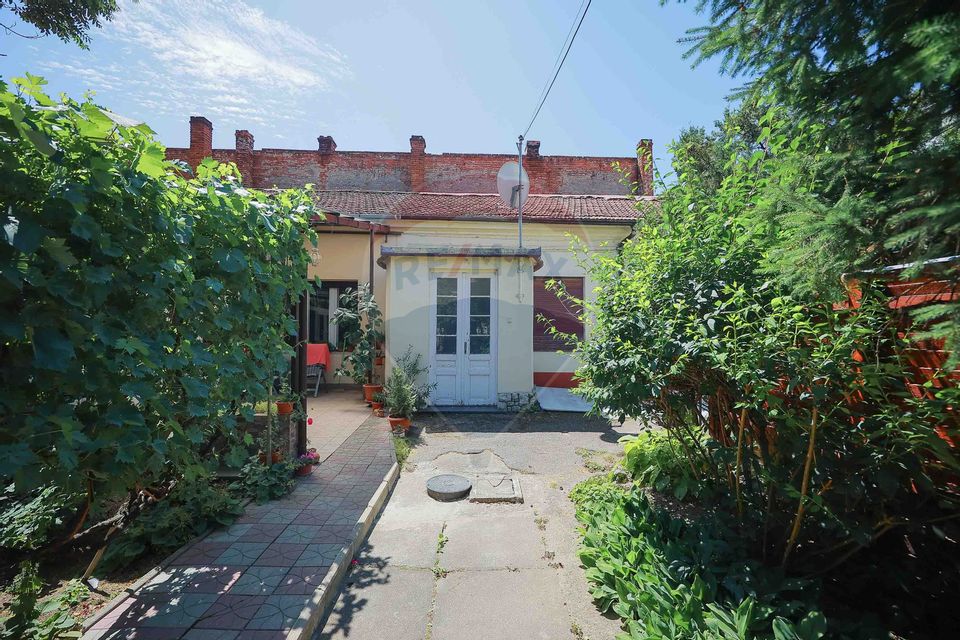 Apartament cu 3 camere de vânzare în zona Ultracentral