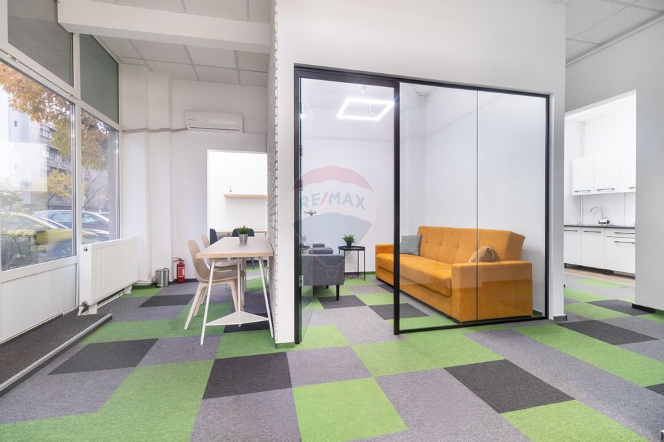 Commercial space with showcase, Gara de Nord train station