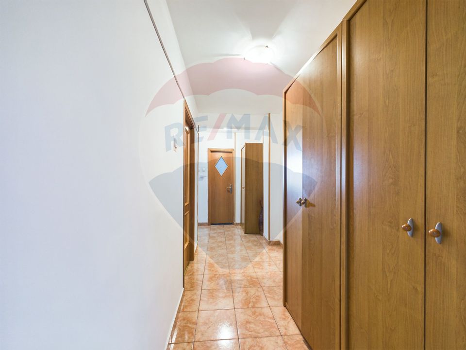 4-room apartment for sale with its own central heating in Vitan area