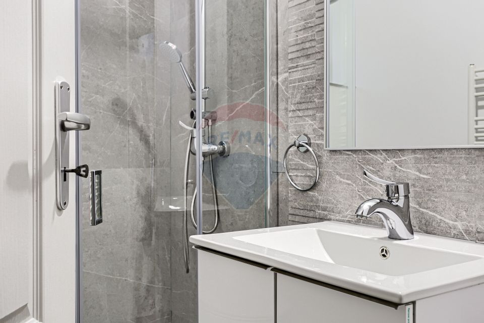 Apartament 3 camere + loc de parcare zona Subcetate