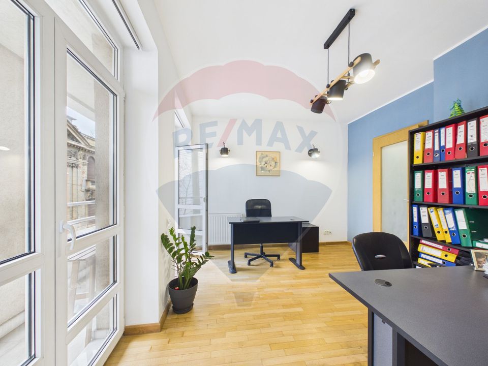 Apartament 4 camere recompartimentat din 3, P-ta Unirii | Parcare