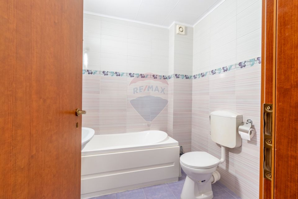 Apartament renovat cu 2 camere + loc de parcare de vanzare Floresti