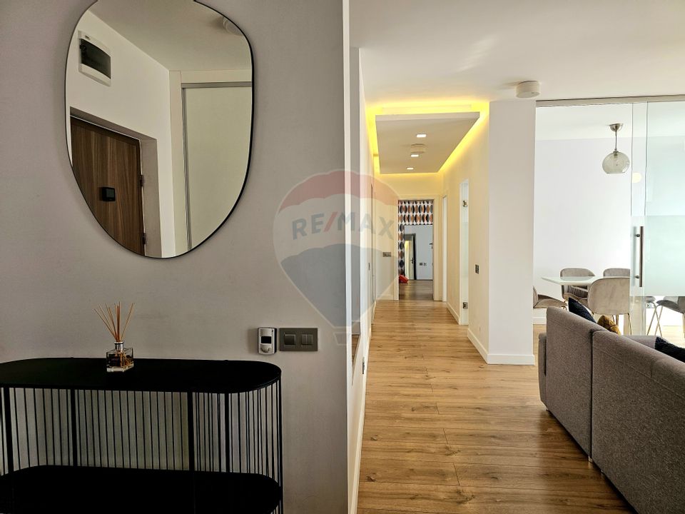 Penthouse superb cu 4 camere de închiriat în zona Andrei Muresanu