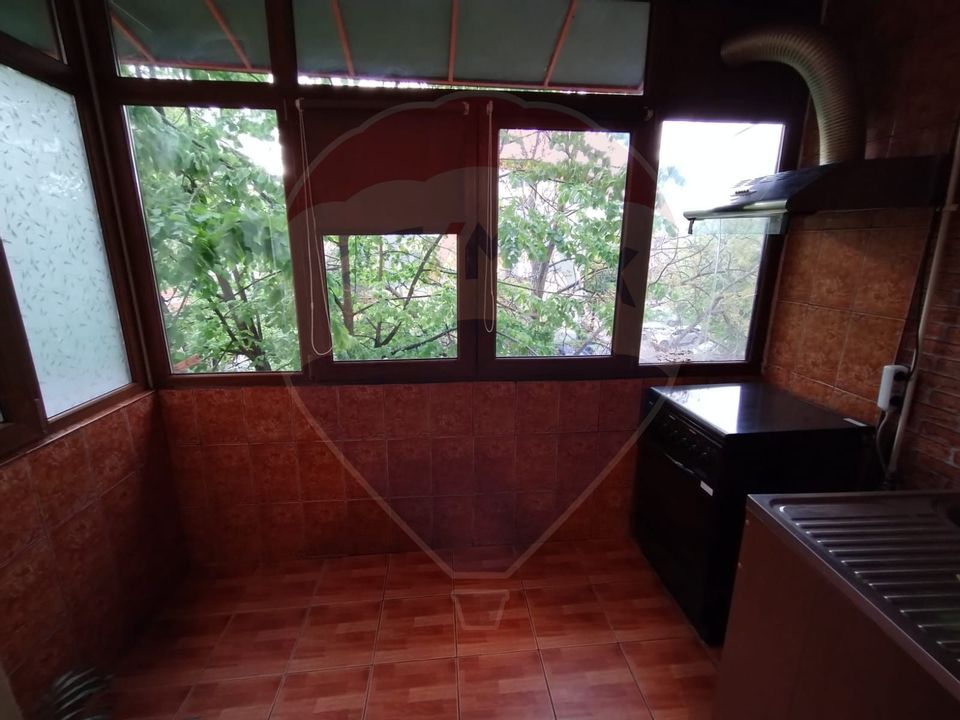 Apartament cu 3 camere de închiriat în zona George Enescu