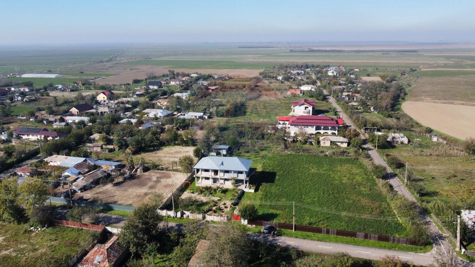 Casă / Vilă cu teren Calineii Noi