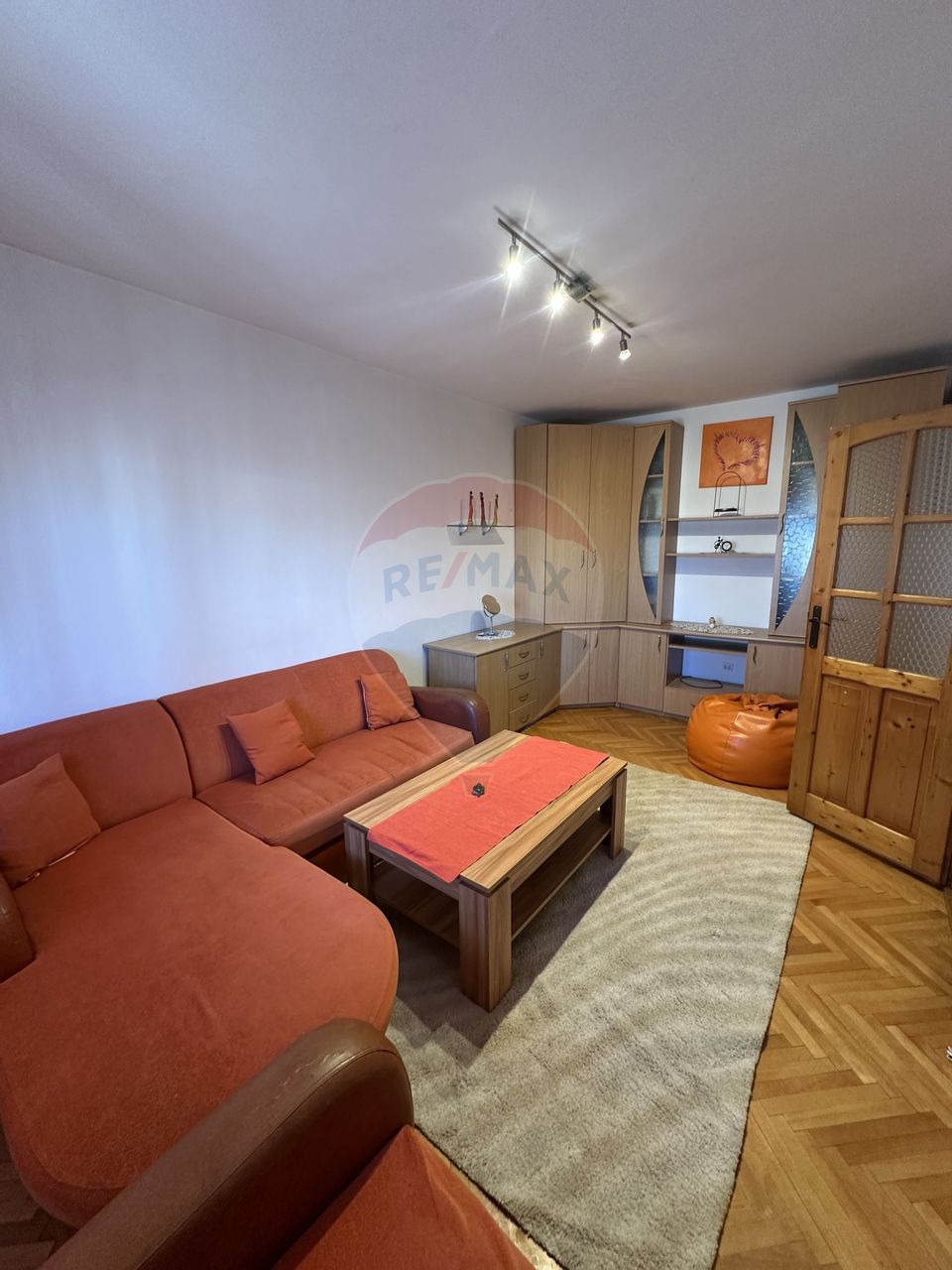 Apartament cu 2 camere de închiriat