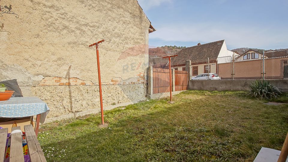 Casă cu două corpuri+teren 230 mp De Vanzare, Strada Carierei, Brașov